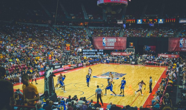 维尔茨闪耀伦敦，萨拉赫替补引热议，利物浦战术变革初显锋芒